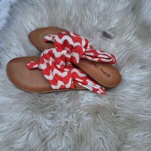 Dirty Laundry Coral Cevron Flat YogaSandals 10 NwT